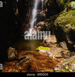 Skala-Kraft-Wasserfall im englischen Lake District Stockfoto