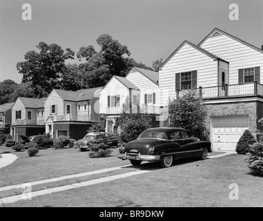 1950ER JAHRE VORORT STRAßE VON TYPISCHEN HÄUSERN QUEENS NEW YORK Stockfoto