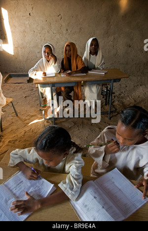 Kinder in einer Grundschule in El-Ar - ein Dorf im Norden des Sudan. Stockfoto