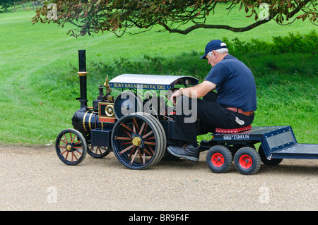 Eine Arbeit Skala Modell Zugmaschine auf der Sandringham Spiel & Country Fair. Stockfoto