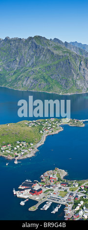 Blick vom Reinebringen auf Reine, Lofoten Inseln, Norwegen Stockfoto