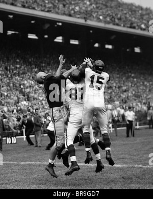 1950ER JAHREN COLLEGE FOOTBALL PENN VERSE BROWN Stockfoto