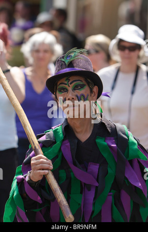 Mitglieder die Wicket Brut Border Morris darstellende Border Style Dance bei St Albans Festival 2010 Stockfoto