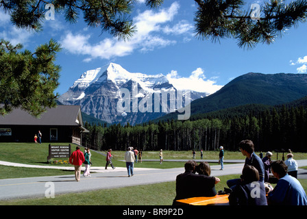 Mount Robson Provincial Park, Britisch-Kolumbien, Kanada - Touristen Mt Robson Besucherzentrum am Yellowhead Highway 16 Stockfoto