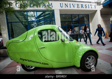 Ein dreirädriges Myers Motors NmG persönliche Elektrofahrzeug an der Fordham University in New York Stockfoto