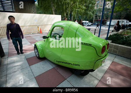 Ein dreirädriges Myers Motors NmG persönliche Elektrofahrzeug an der Fordham University in New York Stockfoto