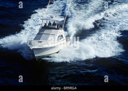 1990ER JAHRE ANTENNE DES HERZSCHRITTMACHER-37 KAJÜTBOOT MOTORBOOT Stockfoto