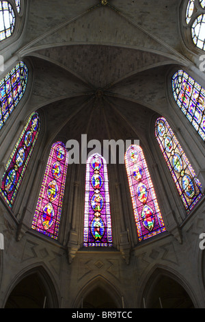 Innenraum der gotischen Kirche von Paris - st. Germain d Auxerrois - Heiligtum Fensterscheibe Stockfoto