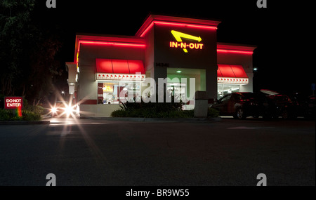 In-N-Out Burger Fast Food-Restaurant in der Nacht, Los Angeles, Kalifornien, USA Stockfoto
