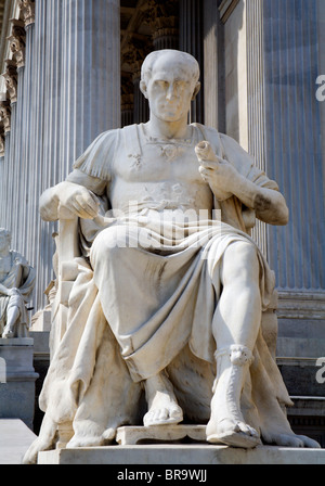 Wien - Julius Cäsar Staue vom Parlament Stockfoto