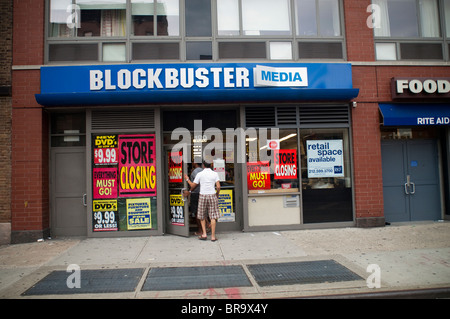 Speichern Sie schließen Schildern im Fenster ein Blockbuster Medienkaufhaus im New Yorker Stadtteil Chelsea Stockfoto