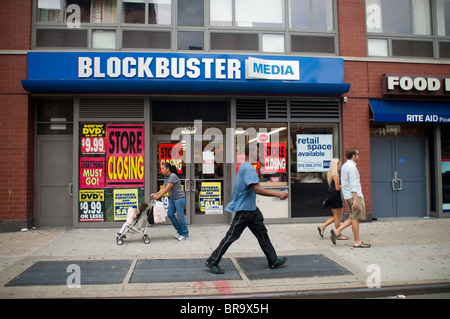 Speichern Sie schließen Schildern im Fenster ein Blockbuster Medienkaufhaus im New Yorker Stadtteil Chelsea Stockfoto