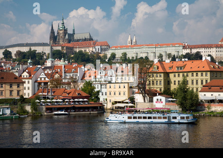 Kathedrale von st. Veit - Prag und der Fluss Stockfoto