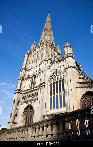 Hoch aufragenden Turm der Pfarrkirche St. Mary Redcliffe Bristol Stockfoto