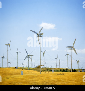 1980ER JAHRE WIND FARM GENERATOREN CALIFORNIA Stockfoto