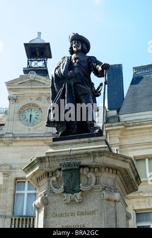 Statue von Charles de Gonzague der Gründer von Charleville in Ardennen Frankreich Stockfoto