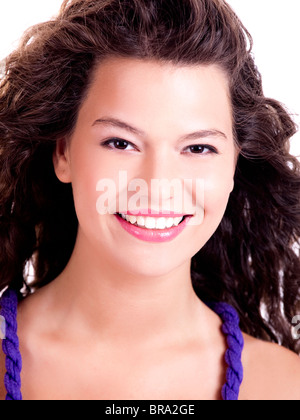 Close-up Portrait einer schönen jungen Frau isoliert auf weiss Stockfoto