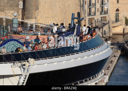 Passagiere auf dem Achterdeck des Kreuzfahrtschiff msc Splendida Stockfoto