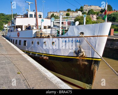 MV Balmoral in der Brunel sperrt am Eingang zum Bristol Hafen schweben Stockfoto