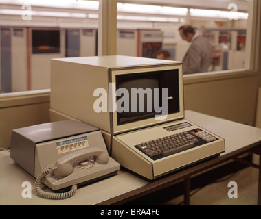 1960 1960S RETRO-COMPUTER-MODEM TELEFON Stockfoto