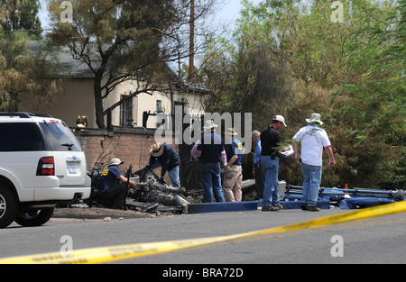 Das National Transportation Safety Board untersucht den Absturz von einem Rettungshubschrauber in Tucson, Arizona, USA. Stockfoto