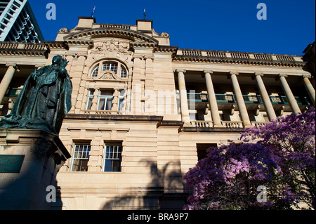 Statue der Königin Victoria und Treasury Building, Brisbane, Queensland, Australien, Pazifik Stockfoto