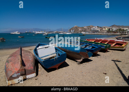 Ruderboote an Küste, San Vicente, Mindelo, Kapverden, Atlantik, Afrika Stockfoto