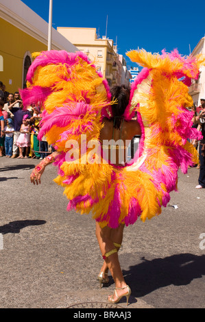 Bunt kostümierte Frau während Karneval, Mindelo, Kapverdische Inseln, Afrika Stockfoto