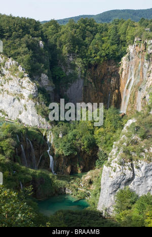 Wasserfall im Nationalpark Plitvicer Seen, UNESCO World Heritage Site, Kroatien, Europa Stockfoto