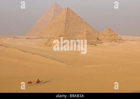 Die Pyramiden von Gizeh, UNESCO-Weltkulturerbe in der Nähe von Kairo, Ägypten, Nordafrika, Afrika Stockfoto