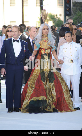 LADY GAGA U.S. Sänger 10. September 2010 auf der 2010 MTV Video Movie Awards in Los Angeles ankommen. Foto Jeffrey Mayer Stockfoto