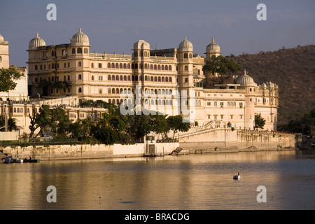 Fateh Prakash Palace und Pichola-See, Udaipur, Rajasthan, Indien, Asien Stockfoto