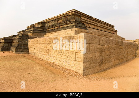 Mahanavami Dibba, die dreigliedrige Struktur innerhalb der königlichen Gehäuse in Hampi, UNESCO, Karnataka, Indien, Asien Stockfoto