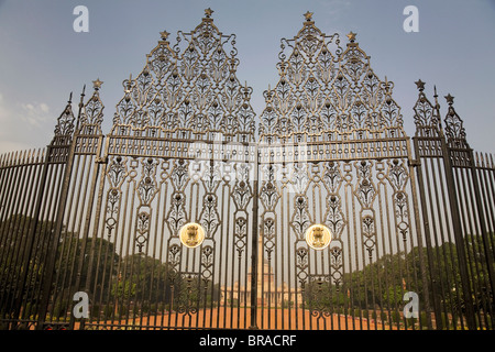 Die Tore der Rashtrapati Bhavan, die offizielle Residenz des Präsidenten von Indien in New Delhi, Indien, Asien Stockfoto