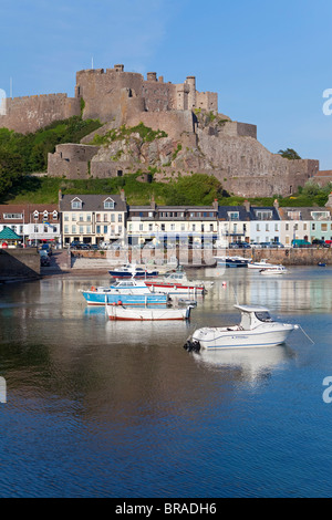 Mount Hochmuts Burg, mit Blick auf Grouville Bay in Gorey, Jersey, Kanalinseln, Großbritannien, Europa Stockfoto
