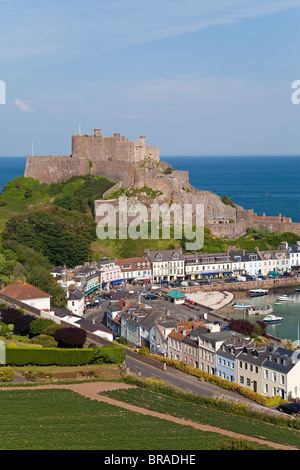 Mount Hochmuts Burg, mit Blick auf Grouville Bay in Gorey, Jersey, Kanalinseln, Großbritannien, Europa Stockfoto