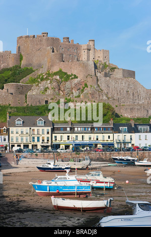 Mount Hochmuts Burg, mit Blick auf Grouville Bay in Gorey, Jersey, Kanalinseln, Großbritannien, Europa Stockfoto
