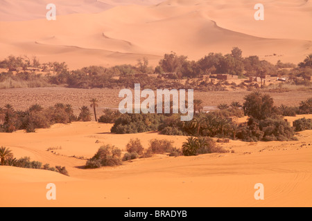 Der Mandara See der große Erg Ubari ist jetzt ziemlich trocken, Libyen, Nordafrika, Afrika Stockfoto