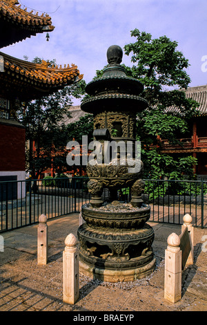 Weihrauch-Brenner im Lama Tempel in Peking Stockfoto