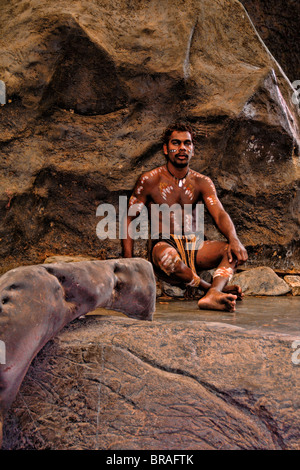 Körper gemalt Tjappukai Aboriginal Eingeborener in Cairns-Australien-Queensland Stockfoto