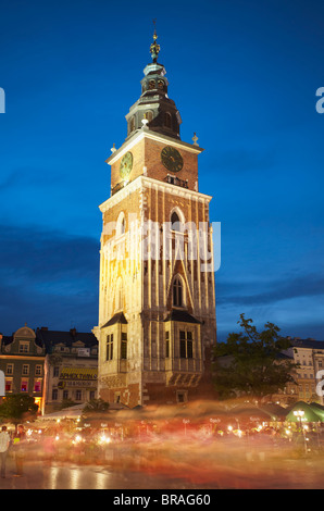 Rathausturm in Hauptmarkt (Rynek Glowny), UNESCO-Weltkulturerbe, Krakau, Polen, Europa Stockfoto