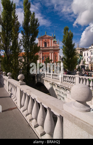 Die dreifache Brücke mit der Franziskaner-Kirche der Mariä Verkündigung in Ljubljana, Slowenien, Europa Stockfoto