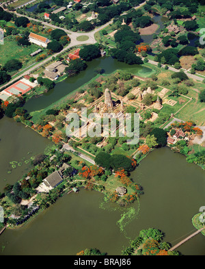 Luftaufnahme des Wat Phra Ram, umgeben von einem Teich, Ayutthaya, Thailand, Südostasien, Asien Stockfoto