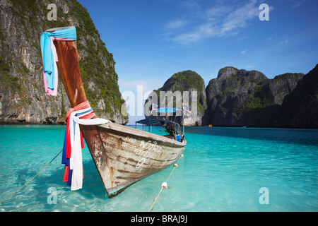 Longtail-Boot, Ao Maya, Ko Phi Ph Leh, Provinz Krabi, Thailand, Südostasien, Asien Stockfoto