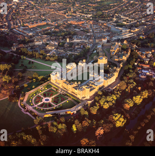 Luftaufnahme von Windsor Castle, das größte bewohnte Schloss der Welt, Windsor, Berkshire, England, Vereinigtes Königreich, Europa Stockfoto