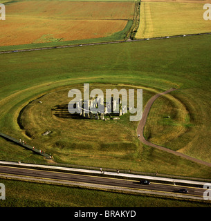 Luftaufnahme von Stonehenge, prähistorische Monument und Steinkreis, UNESCO, Salisbury Plain, Wiltshire, England, UK Stockfoto