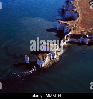 Luftaufnahme von alten Harry Felsen, Kreide Stapel befindet sich direkt östlich von Studland, nördlich von Swanage, Dorset, England, UK Stockfoto