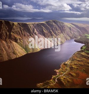 Luftaufnahme von Wastwater Geröllhalden und Wast Wasser (Wastwater), Vereinigtes Königreich Stockfoto