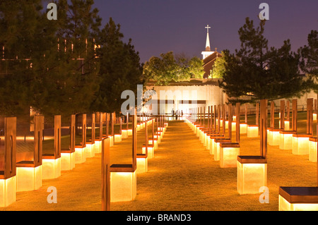 Bereich der leeren Stühlen an der Oklahoma City National Memorial, Oklahoma City, Oklahoma, Vereinigte Staaten von Amerika, Nordamerika Stockfoto