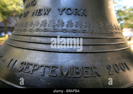 September 11 Memorial Bell angeboten nach New York, London, New York, Vereinigte Staaten von Amerika, Nordamerika Stockfoto